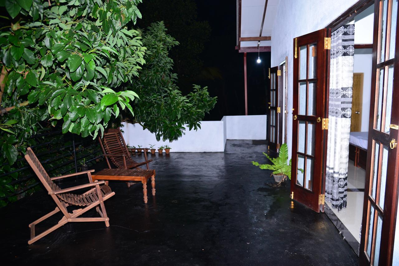 Home Away Guesthouse Hikkaduwa Exterior foto