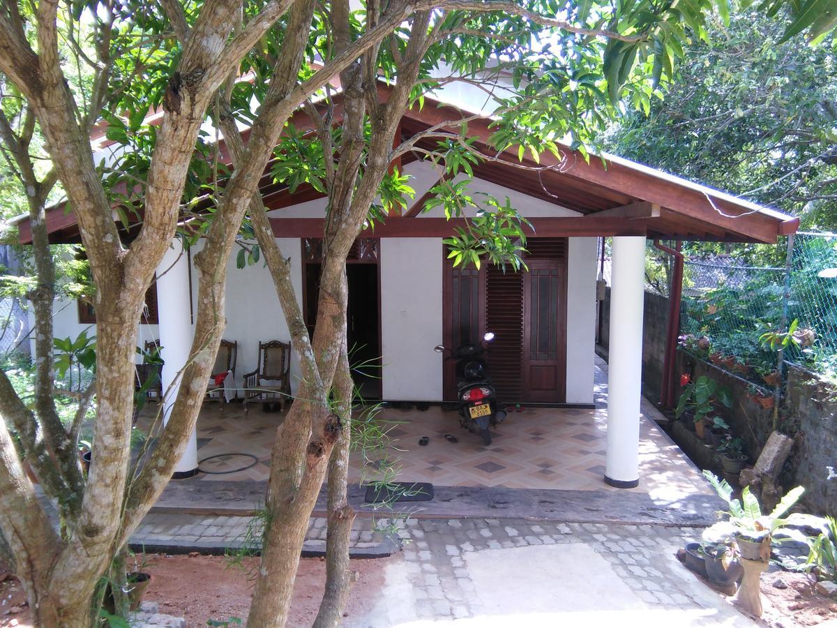 Home Away Guesthouse Hikkaduwa Exterior foto